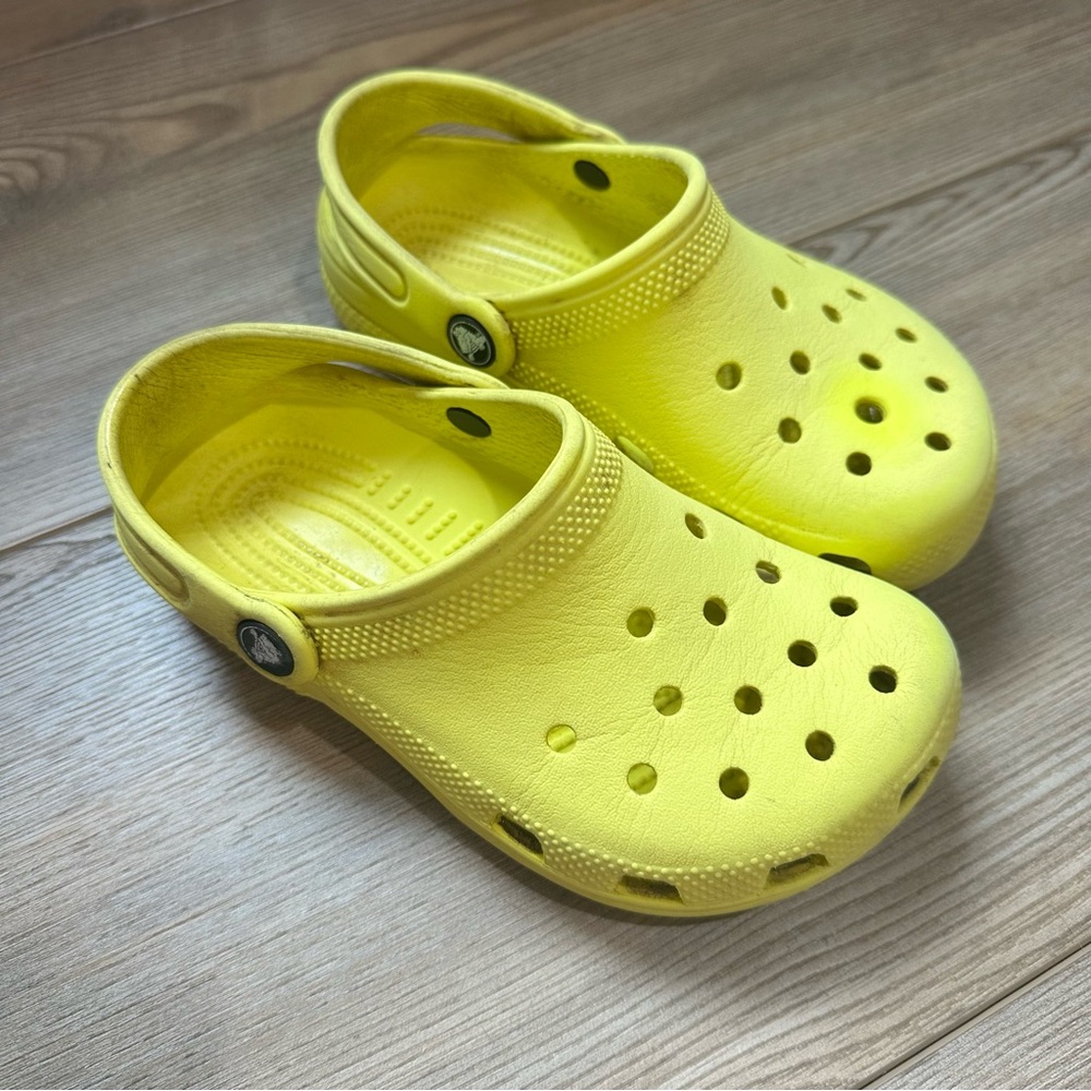 Yellow Kids Crocs J1